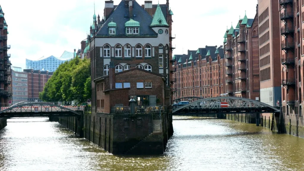 Cidade portuária da Alemanha infraestrutura avançada em destaque